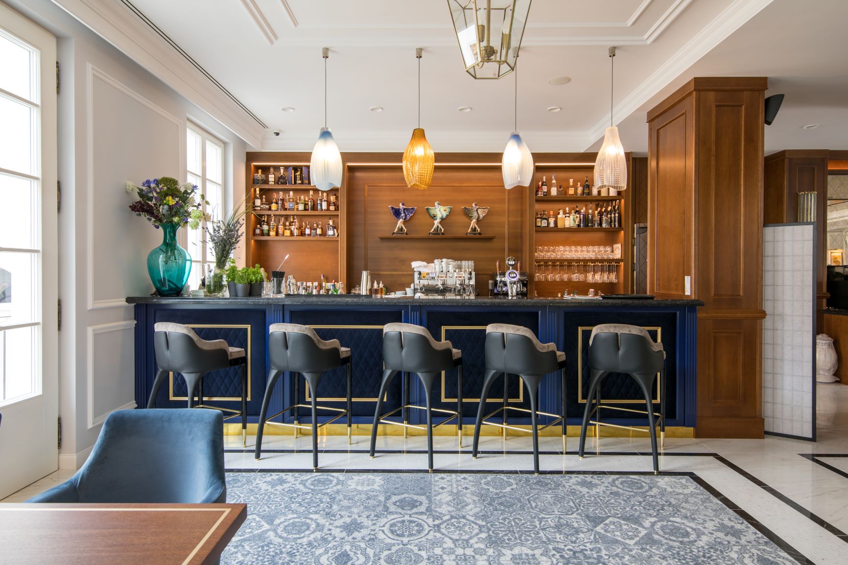 bar