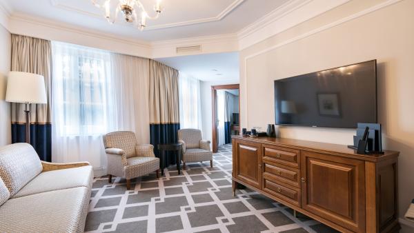 JUNIOR SUITE