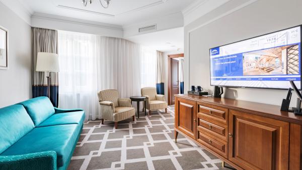 JUNIOR SUITE